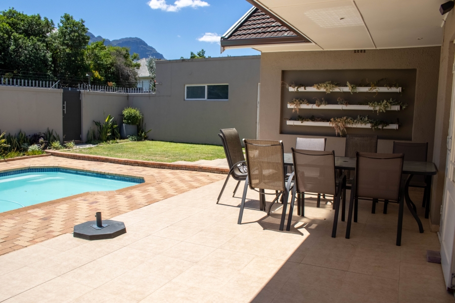 4 Bedroom Property for Sale in Roundhay Western Cape